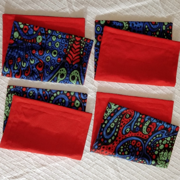 SOLD NwoT Set of 4 Soft Padded Placemats Reversible Trippy Fabric - Picture 3 of 11